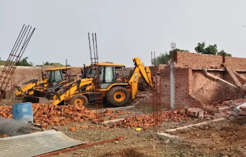 झालावाड़ में नशा तस्करों की अवैध संपत्तियों पर बुलडोजर
